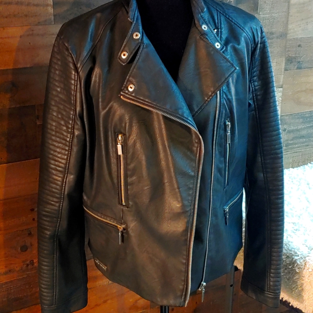 Harve' Benard women's leather like jacket excellent condition